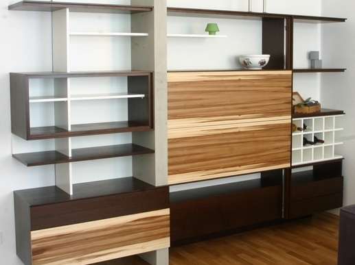 Schrank nach Maß mit offenen Regalelementen